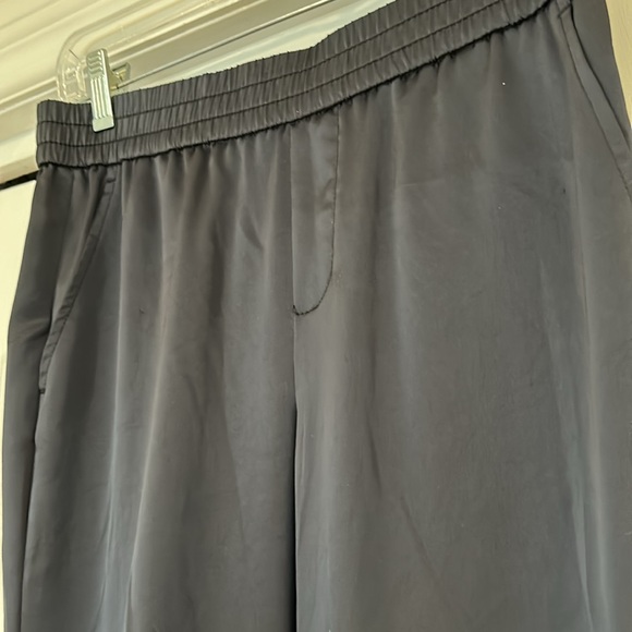 Satin joggers. Stylish but with comfort. - Picture 3 of 4